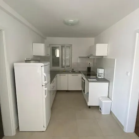 Genesis 4 Trogir