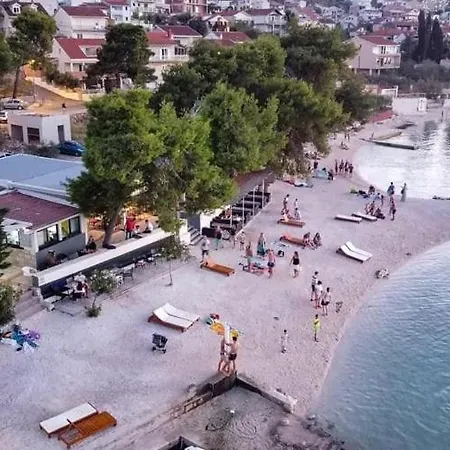 Genesis 4 * Τρογκίρ