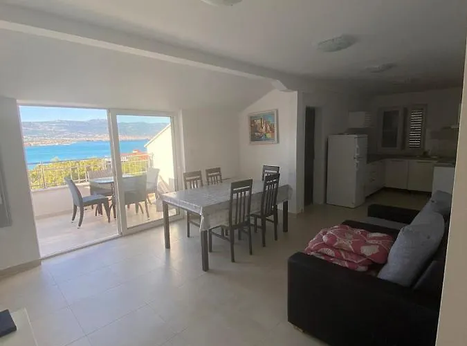 Genesis 4 * Τρογκίρ