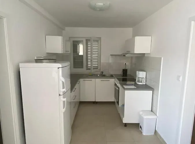 Genesis 4 Τρογκίρ