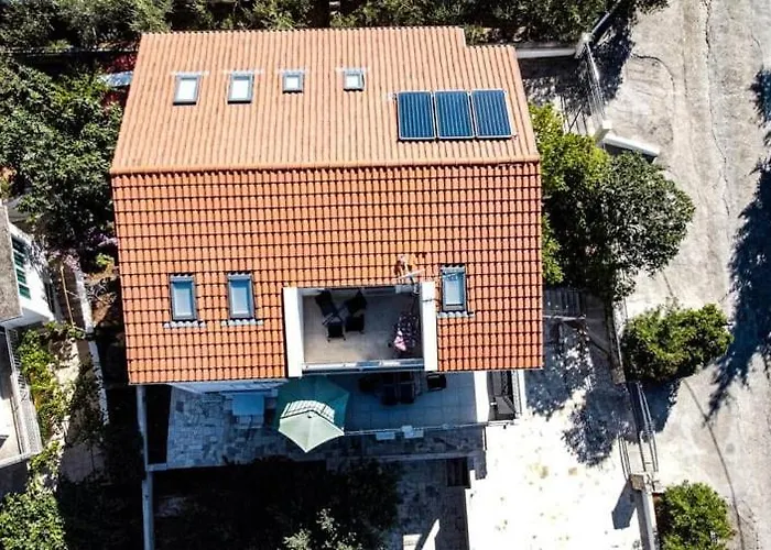 Genesis 4 Διαμέρισμα Τρογκίρ