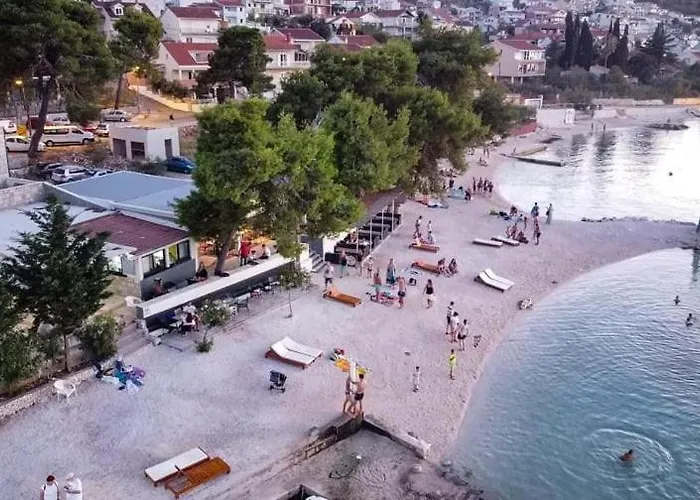 Genesis 4 * Τρογκίρ